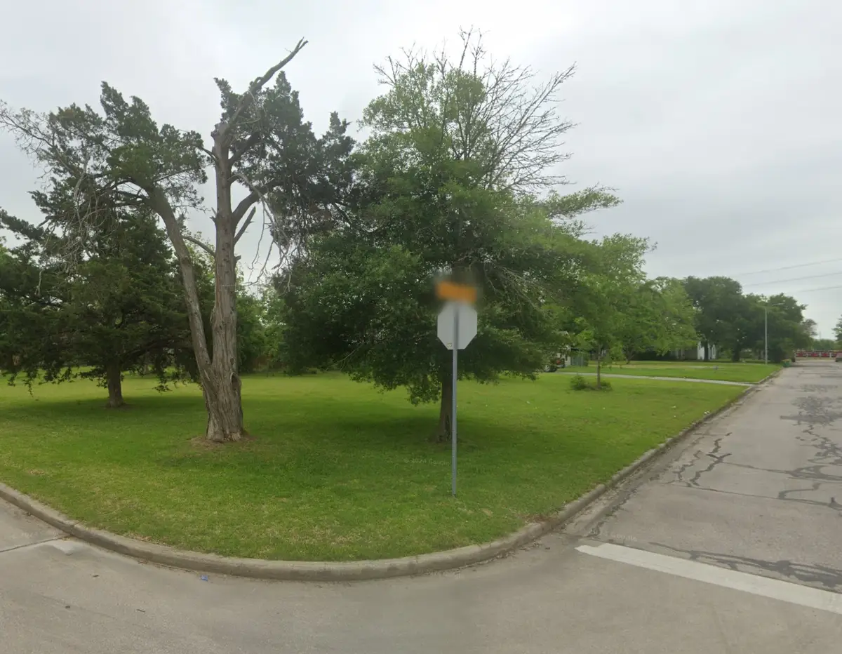 815 Bowie Street, Baytown, TX 77520 - #1