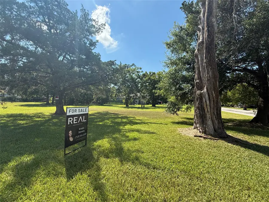 815 Bowie Street, Baytown, TX 77520 - #2