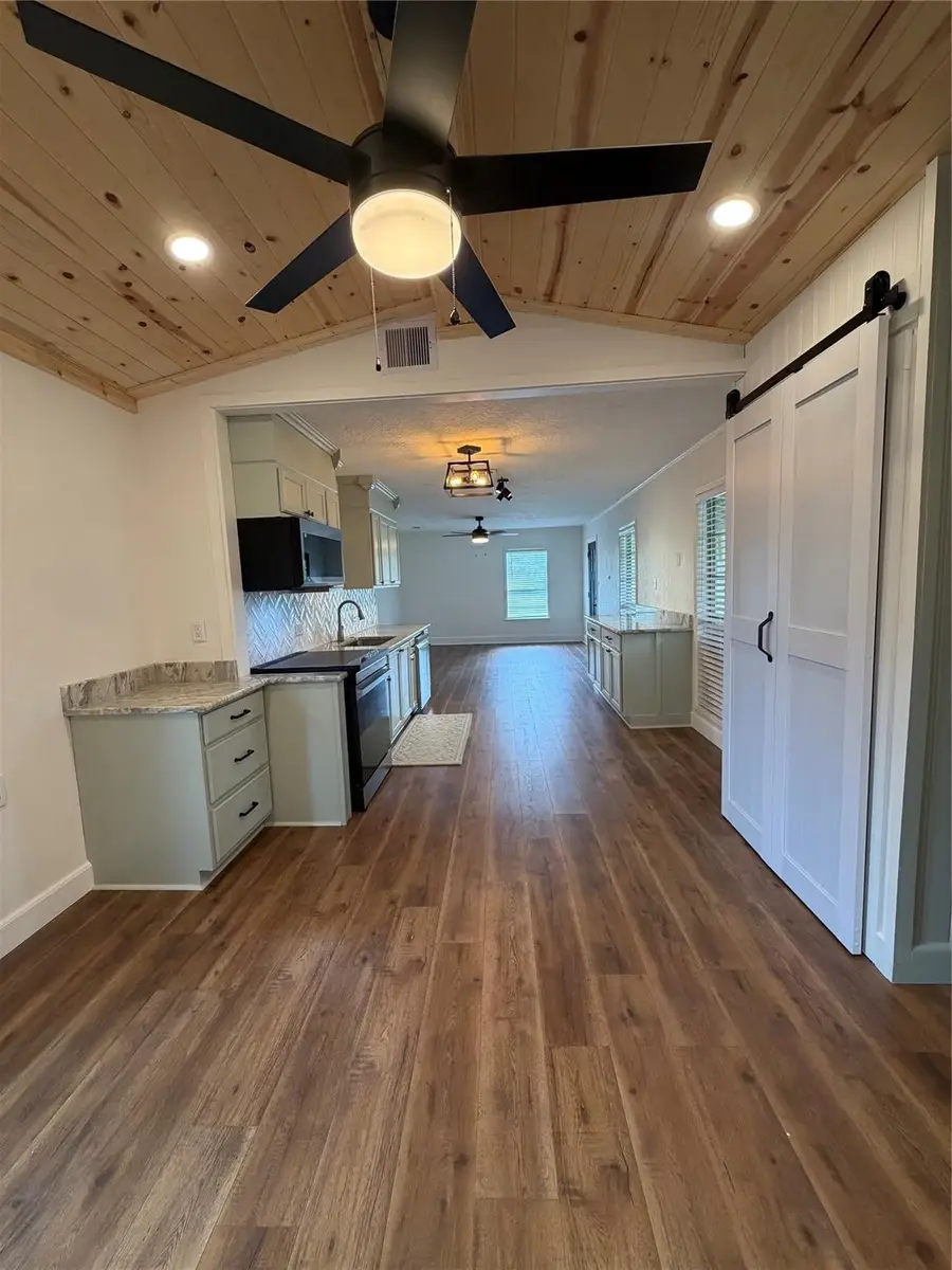 52 Periwinkle Court, Lake Jackson, TX 77566 - #2