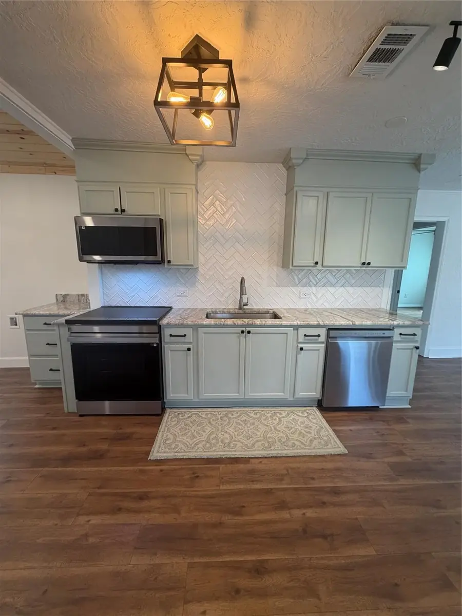 52 Periwinkle Court, Lake Jackson, TX 77566 - #3