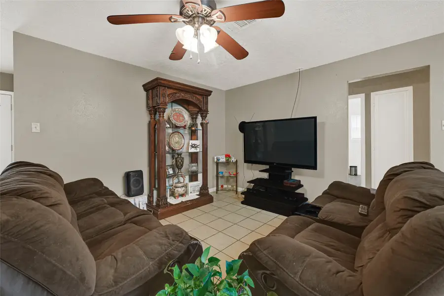 1606 Clayton Drive, Baytown, TX 77520 - Image #3