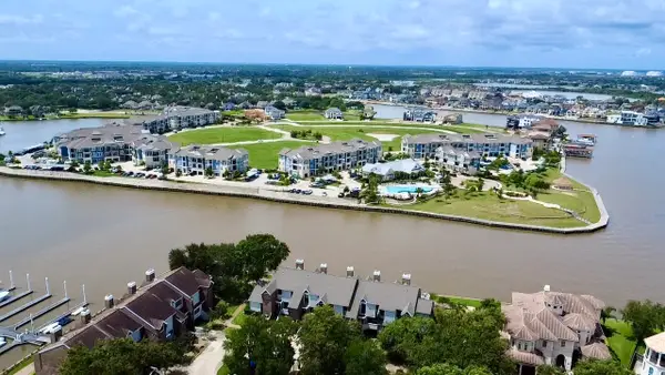 1933 Enterprise Avenue, League City, TX 77573