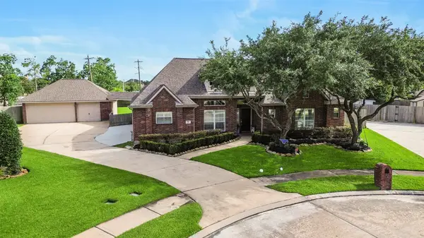 910 High Ridge Circle, Friendswood, TX 77546