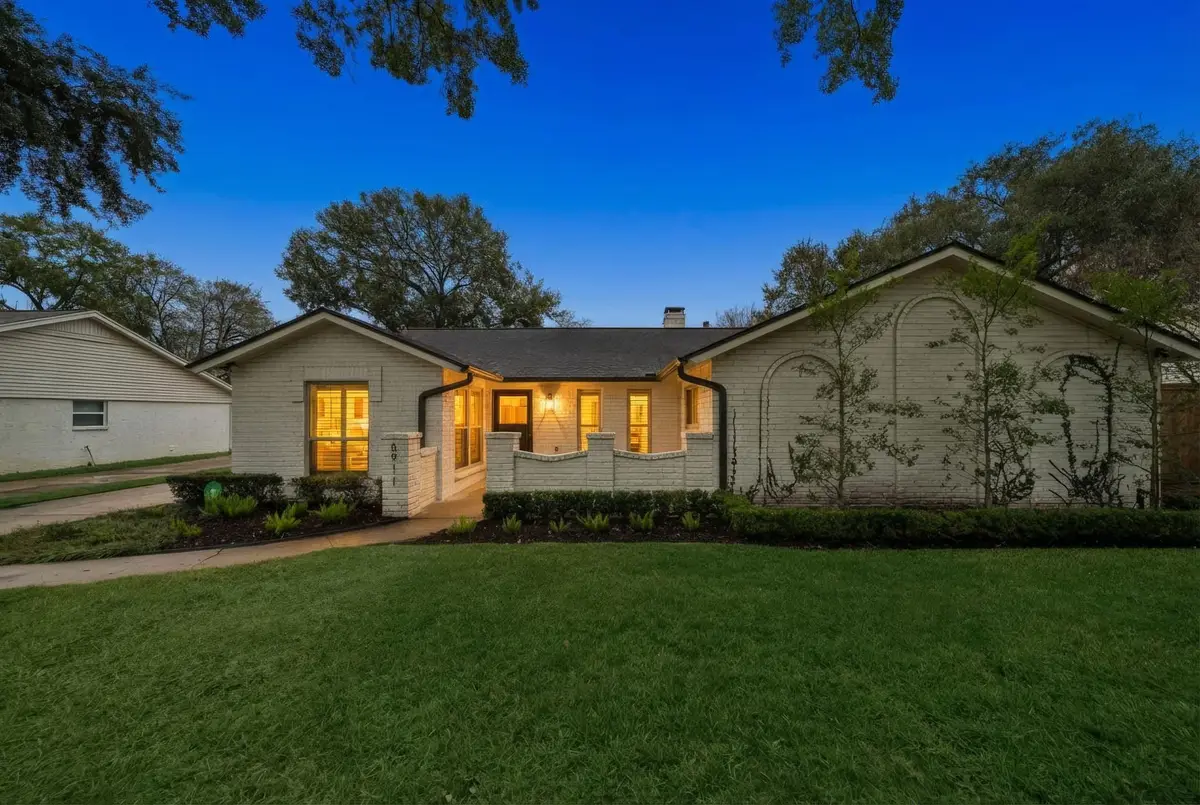 8911 Echo Valley Drive, Spring Valley Village, TX 77055 - Image #1