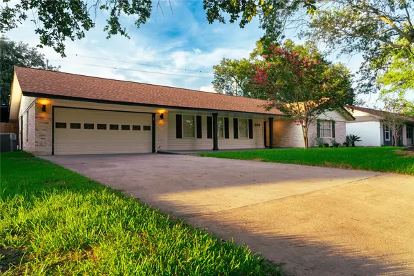 800 Rosewood Drive, Baytown, TX 77520