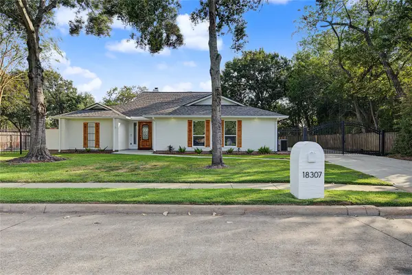 18307 Kings Row, Webster, TX 77058