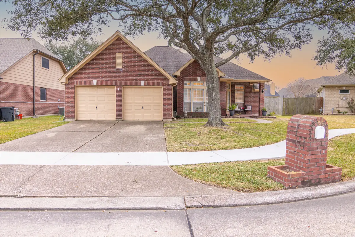10926 Oakwood Drive, La Porte, TX 77571 - Image #1