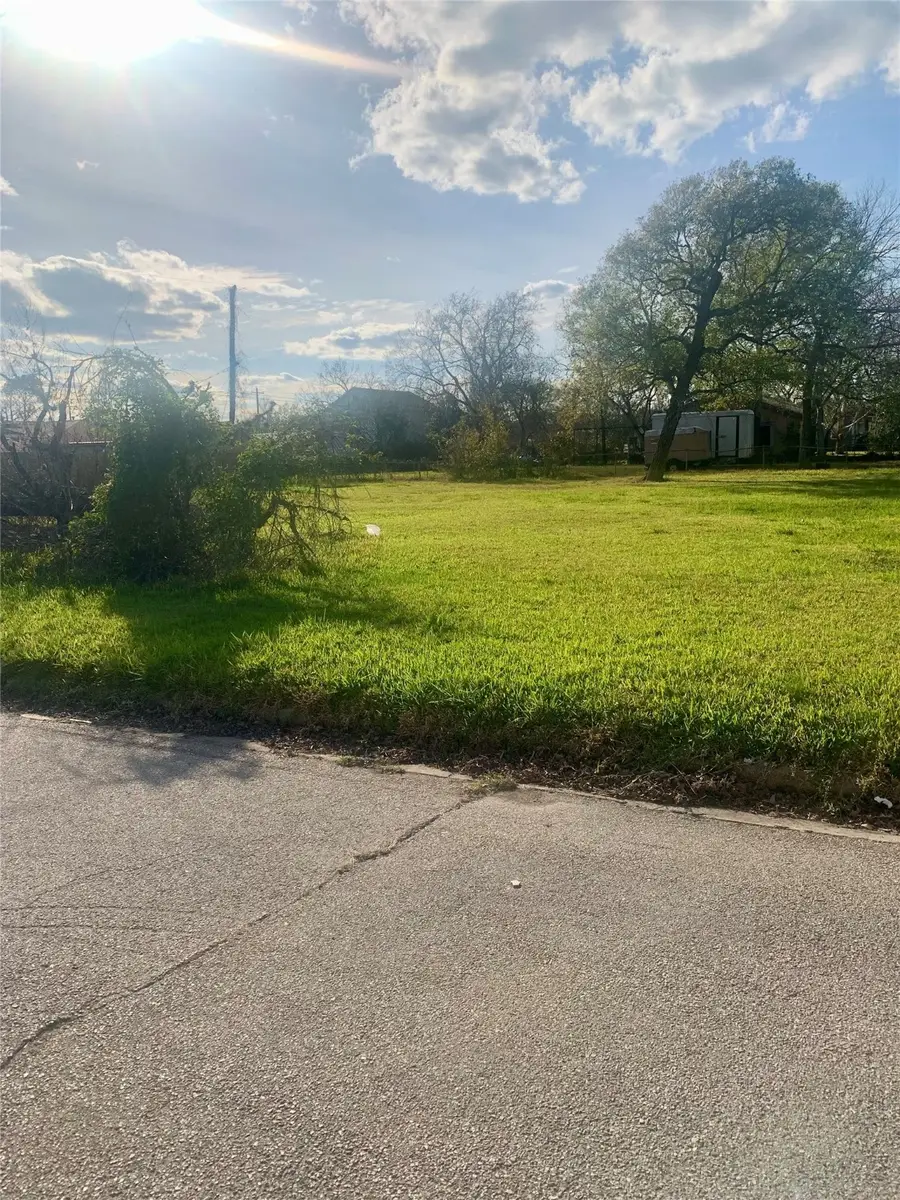 1301 Hawthorne Avenue, Baytown, TX 77520 - Image #3