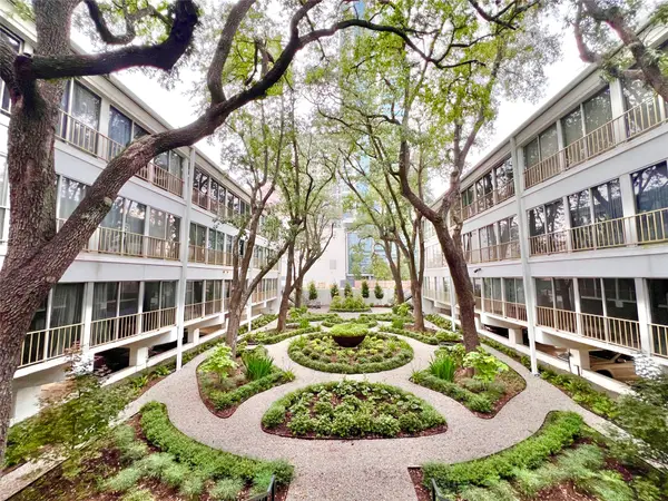 5050 Ambassador Way #210, Houston, TX 77056