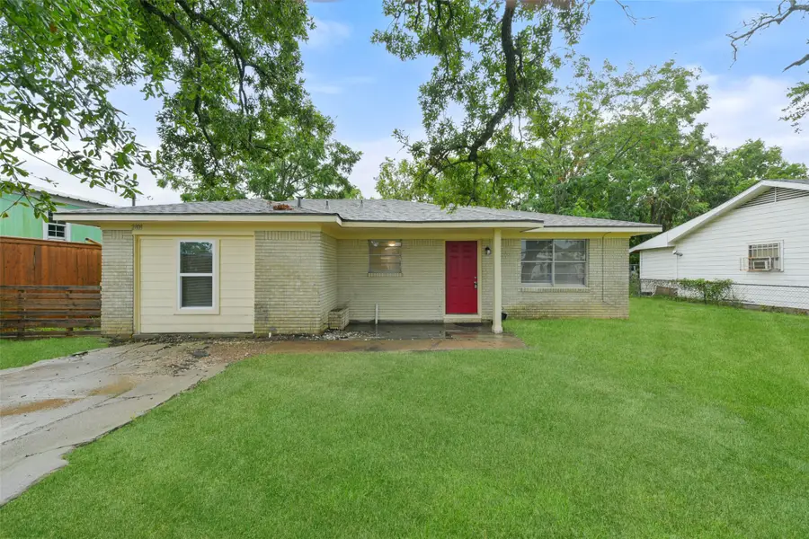 2803 22nd Street, Dickinson, TX 77539 - Image #2