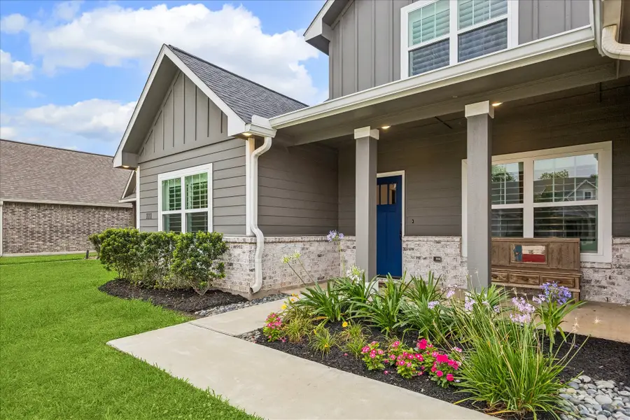 111 Creekside Lane, Lake Jackson, TX 77566 - #2