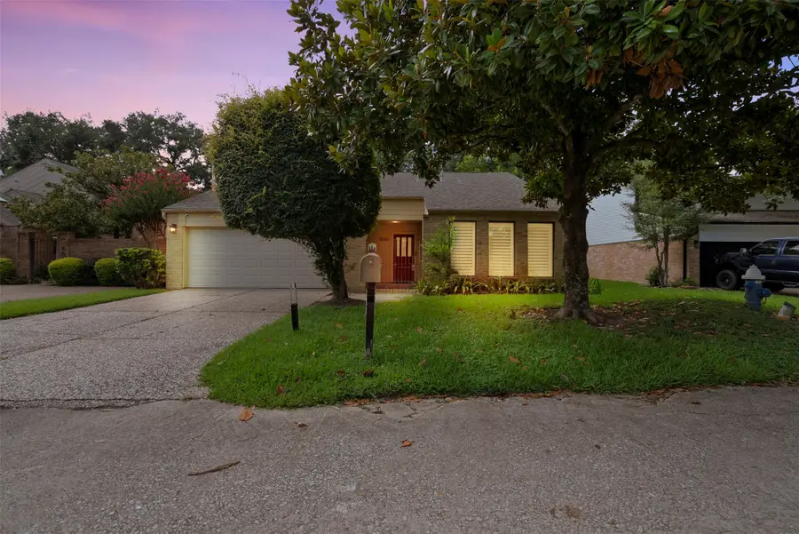 310 W Fair Harbor Lane, Houston, TX 77079 - Image #2