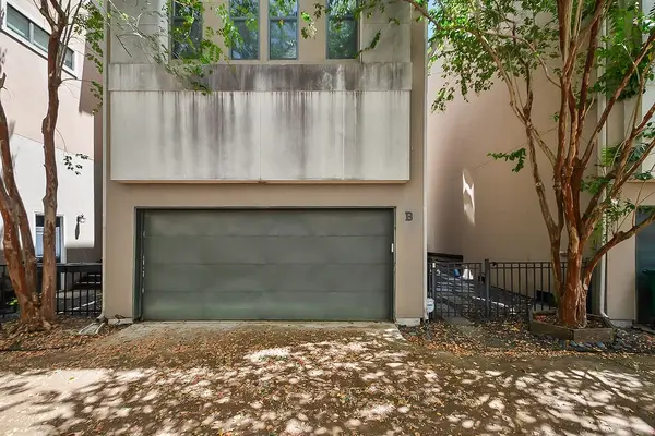 1121 W 17th Street #B, Houston, TX 77008