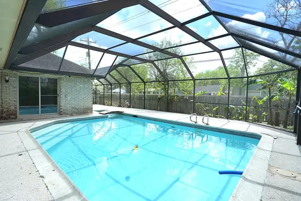 209 Dogwood Street, Lake Jackson, TX 77566