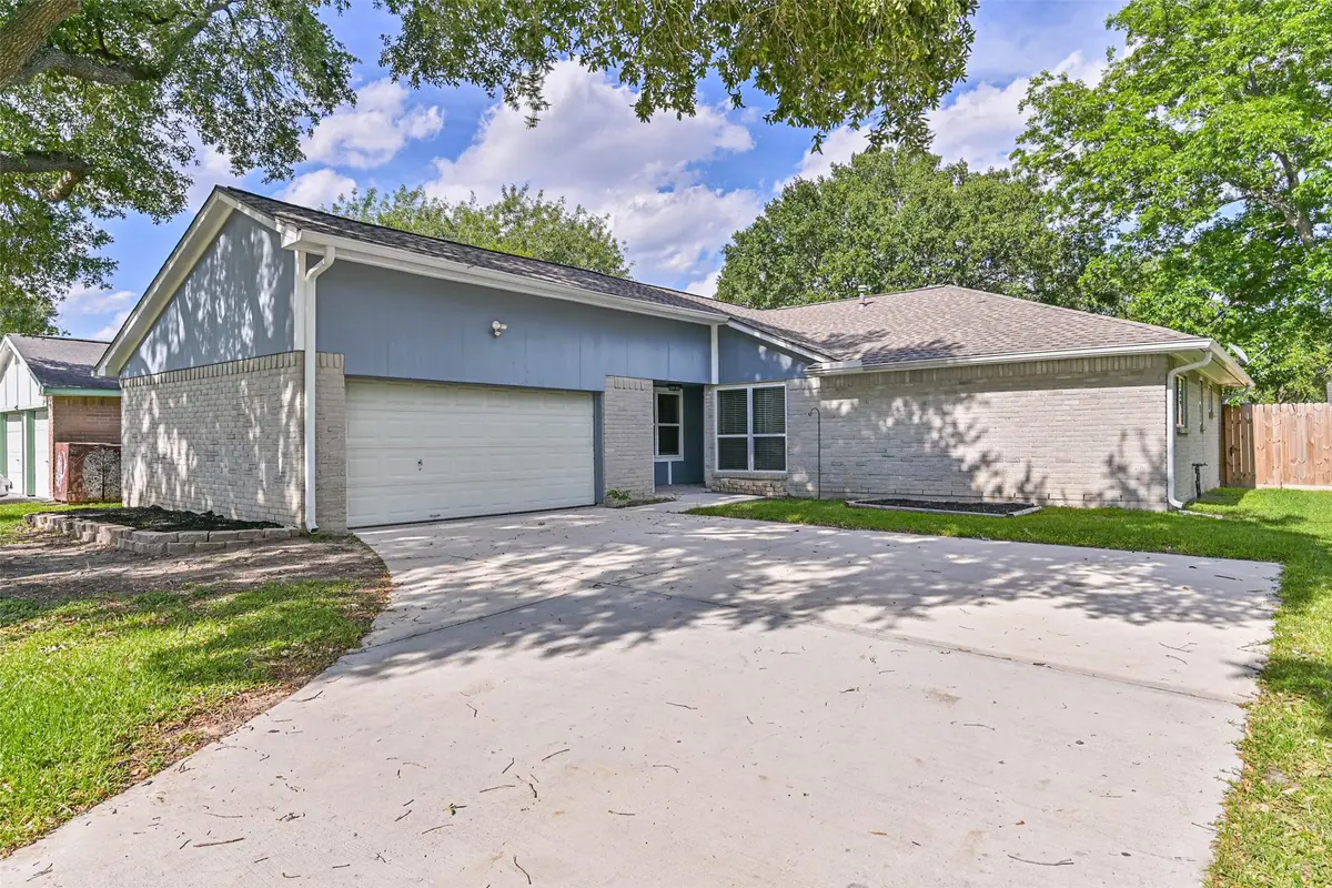 3915 Rosemont Drive, La Porte, TX 77571 - Image #1