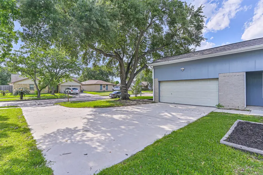 3915 Rosemont Drive, La Porte, TX 77571 - Image #2
