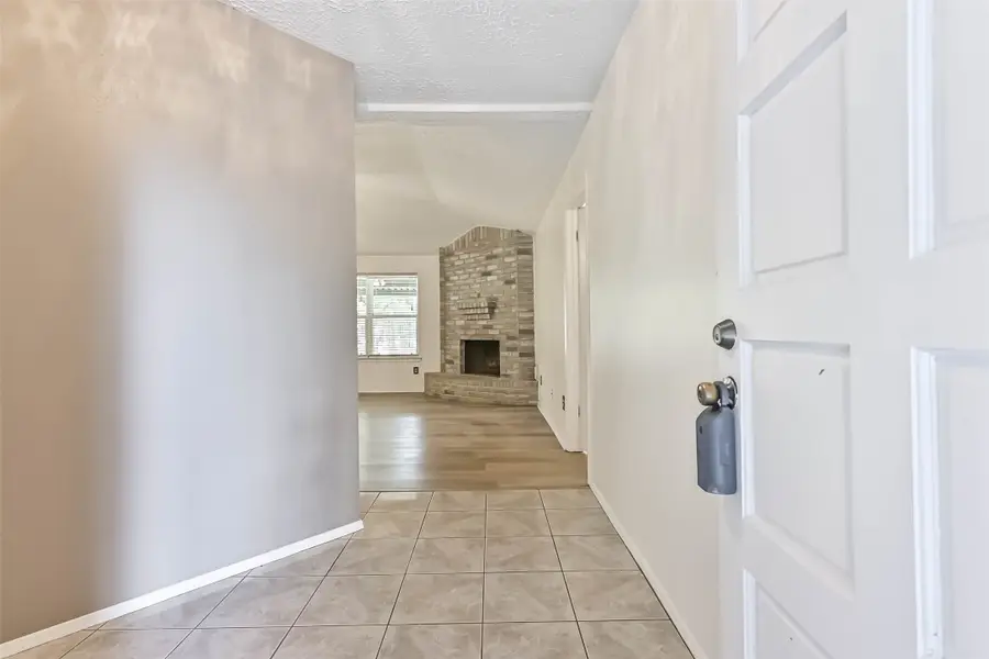 3915 Rosemont Drive, La Porte, TX 77571 - Image #3