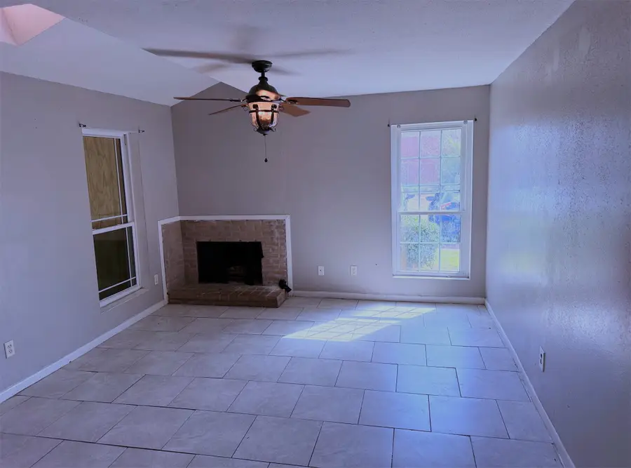 9090 S Braeswood Boulevard #21, Houston, TX 77074 - Image #2