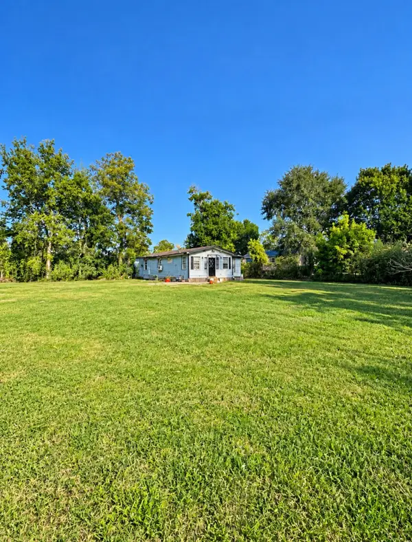 205 Joy Drive, Angleton, TX 77515