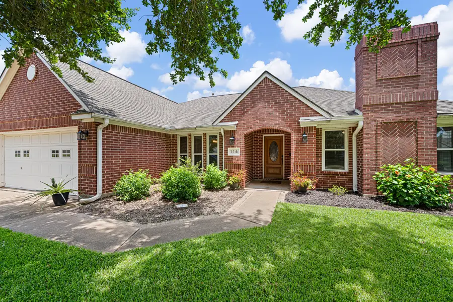 116 Zinnia Street, Lake Jackson, TX 77566 - #2