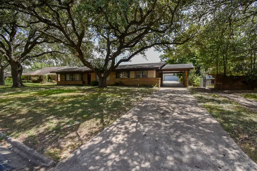2116 Rosemary Street, El Campo, TX 77437 - #2