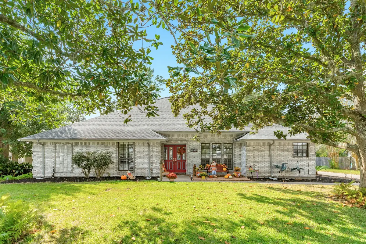 2334 Ridgewood Drive, West Columbia, TX 77486 - Image #1