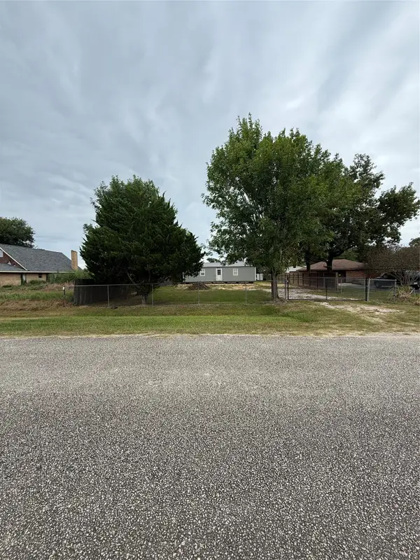 1215 Trinity Street, Anahuac, TX 77514