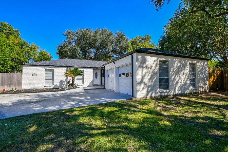 2203 Holly Knoll Street, Houston, TX 77077 - Image #2