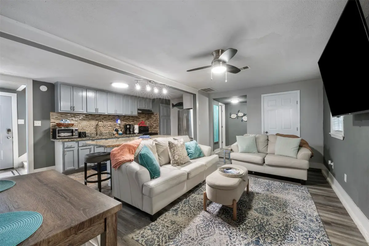 3218 Avenue Q 1/2, Galveston, TX 77550 - #1