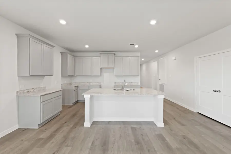 10711 Aston Court, Bryan, TX 77801 - Image #3