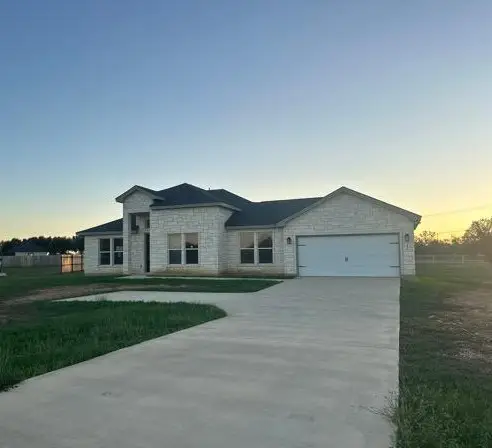 100 W Medium Meadow Drive, Lytle, TX 78052