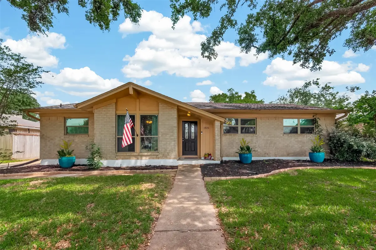 1925 Winding Creek Drive, Pearland, TX 77581 - #1