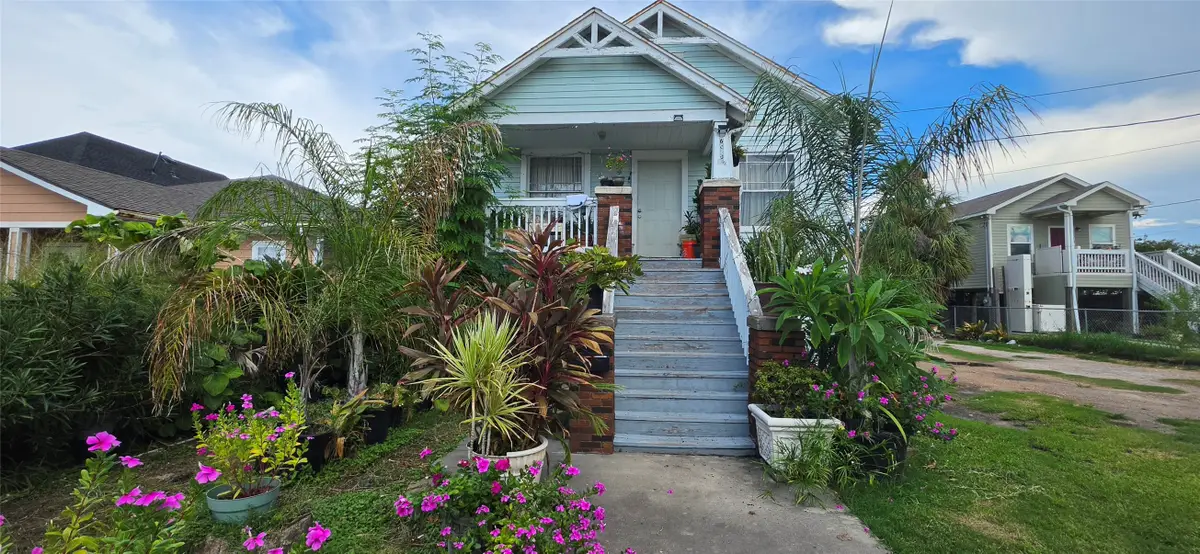 6020 Avenue Q 1/2, Galveston, TX 77551 - #1