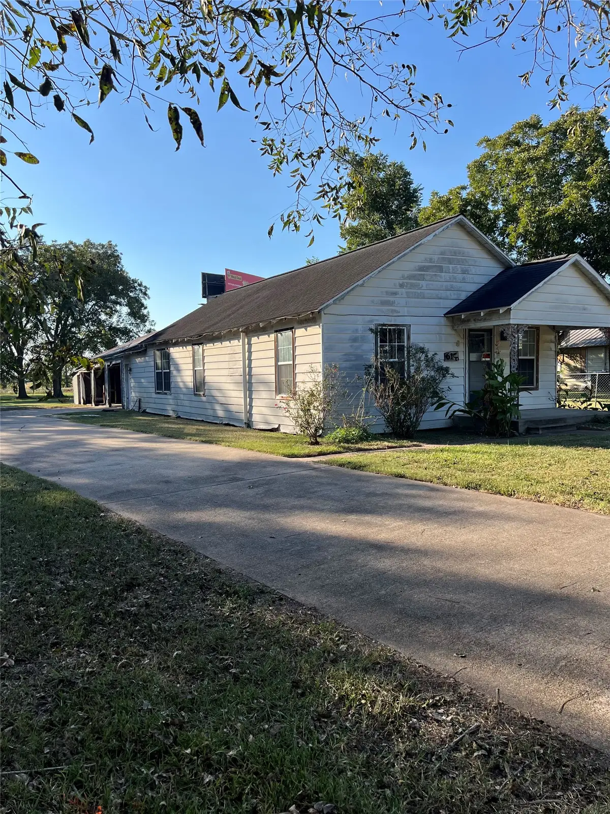 615 N Fourth St, Ganado, TX 77962 - #1