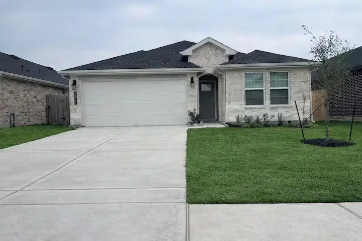 4915 Oakwood Drive, Fresno, TX 77545 - #1