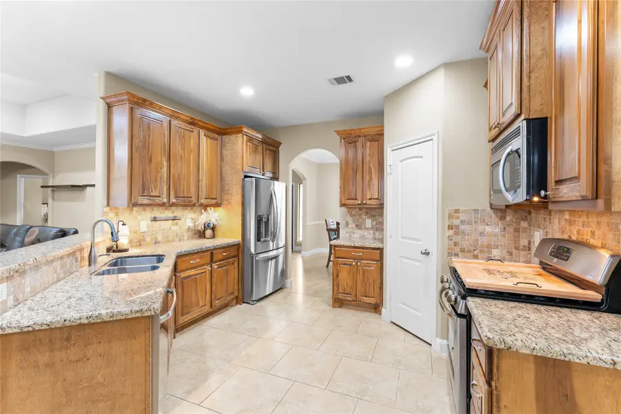 906 Fairbanks Drive, Magnolia, TX 77354 - #2