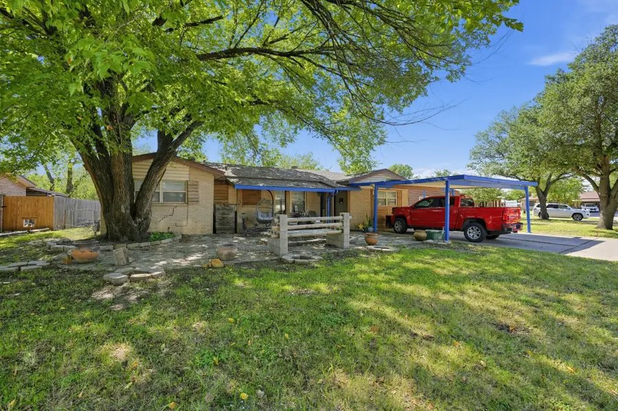 357 W Southern Avenue, Saginaw, TX 76179 - #2