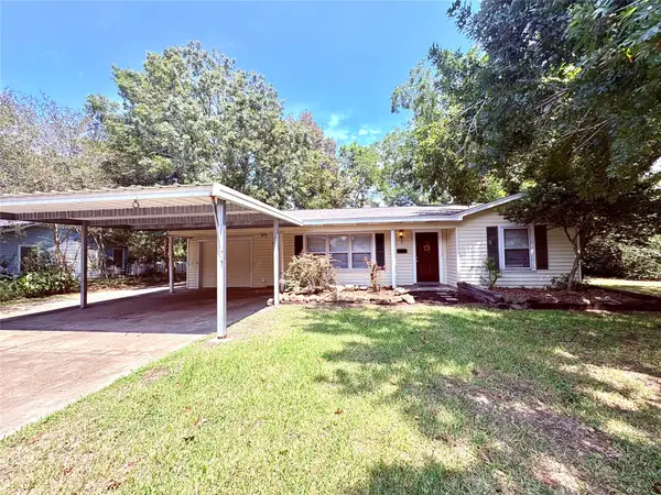 1504 E Fayle Street, Baytown, TX 77520