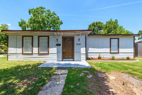 1012 W Hart Avenue, Pasadena, TX 77506