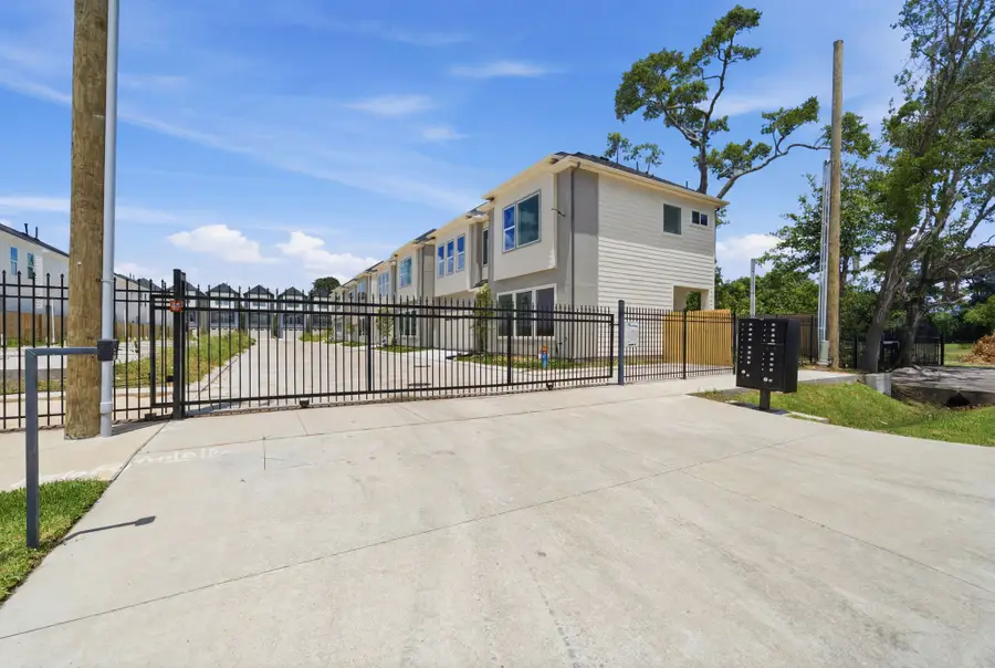 8902 Knoll Leaf Drive, Houston, TX 77080 - #3