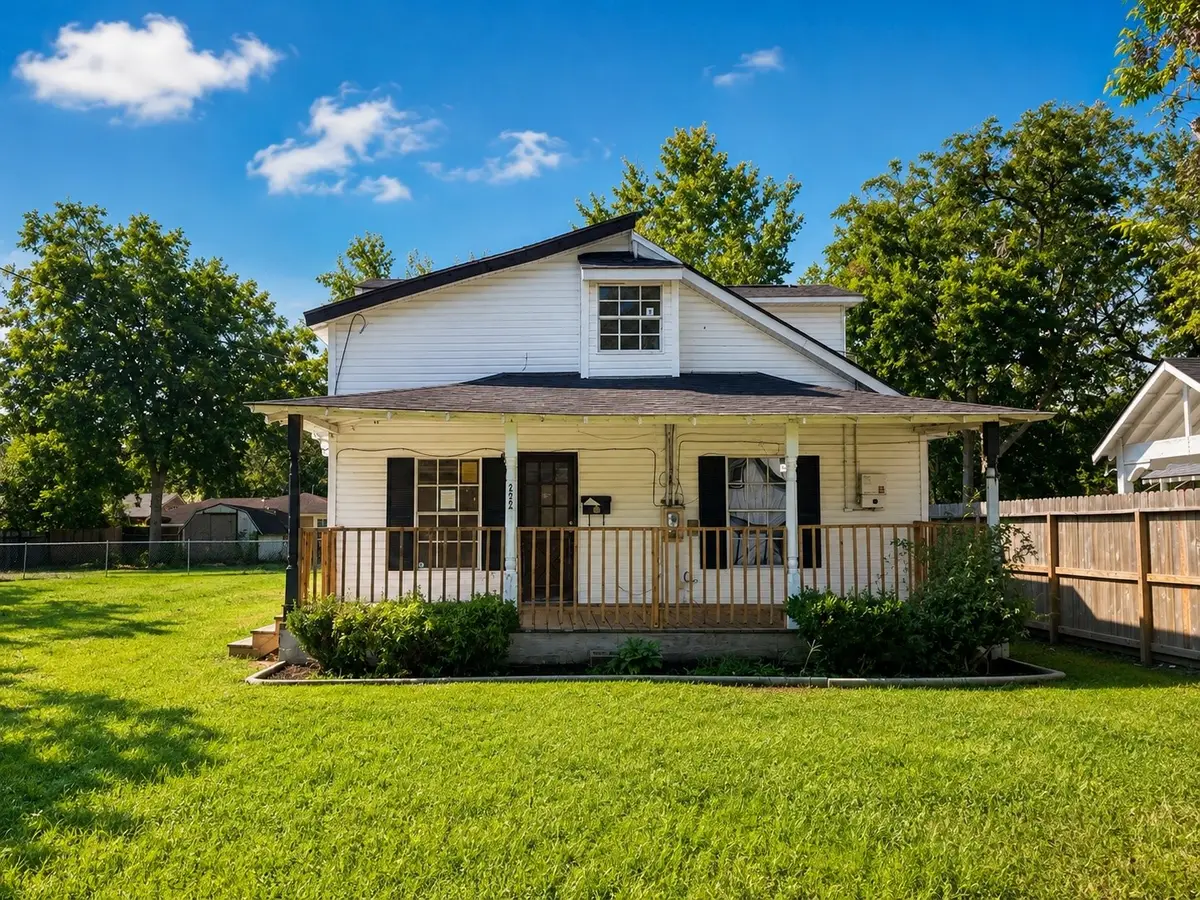 222 E Southland Avenue, Alvin, TX 77511 - #1