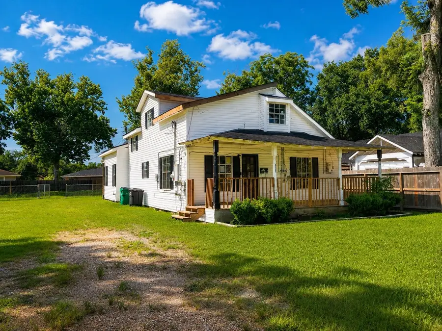 222 E Southland Avenue, Alvin, TX 77511 - #2