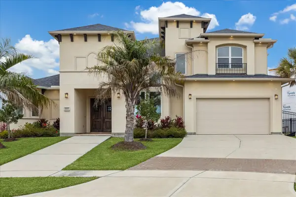 602 Appia Drive, Kemah, TX 77565