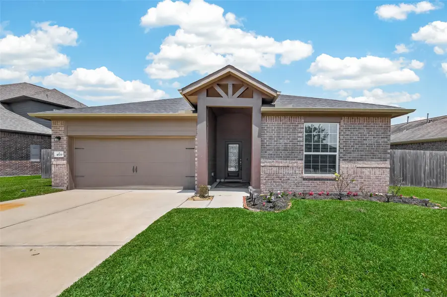 4519 Crescent Lake Circle, Baytown, TX 77521 - #2