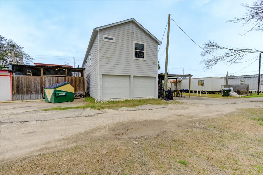 313 Grand Avenue, Bacliff, TX 77518 - Image #2