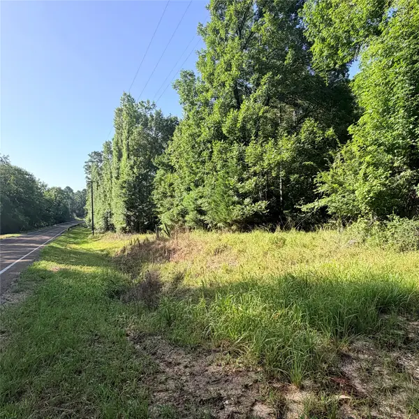 3008 E Fm 942, Leggett, TX 77350