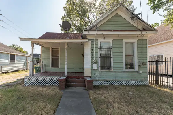 2005 Chestnut Street, Houston, TX 77009