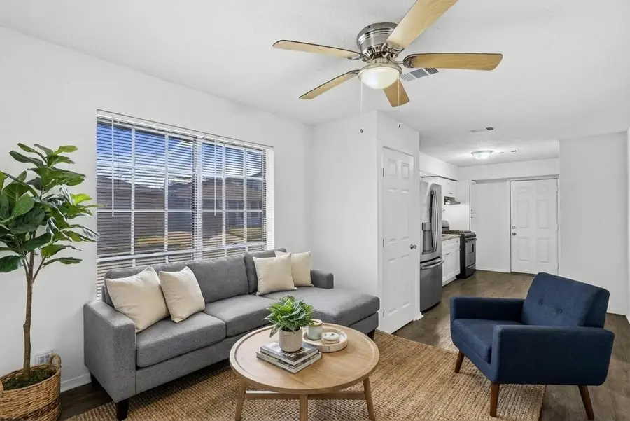 1430 E 32nd 1/2 Street, Houston, TX 77022 - Image #2