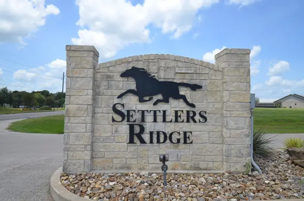 5625 Longhorn Trail, Sealy, TX 77474