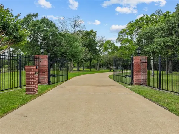 1252 Briar Creek Drive, Friendswood, TX 77546